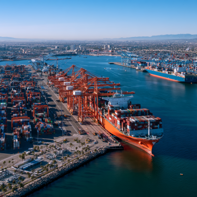 jrm_1cf_An_ocean_port_with_containers_at_it_the_port